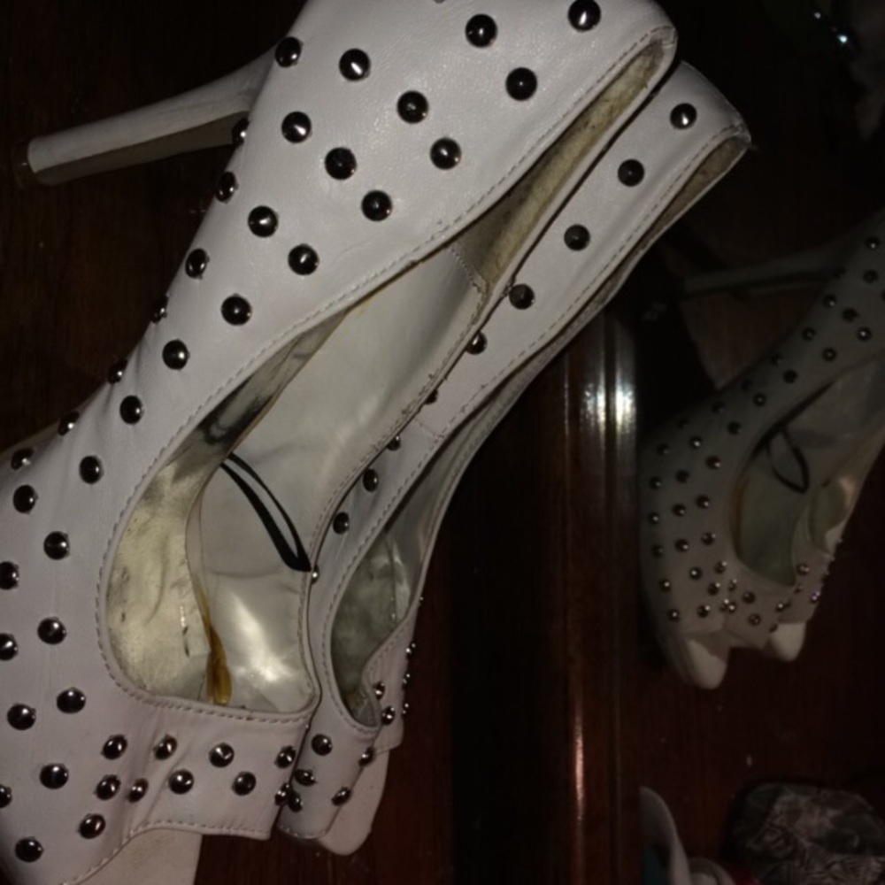 Heels - Picture 2 of 2